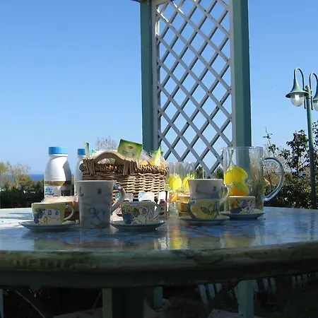 Le Tre Rose Mare Villa *