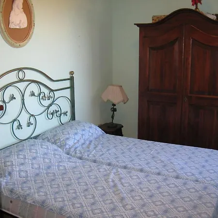 Le Tre Rose Mare فيلة