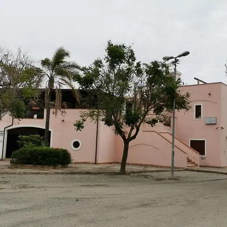 Le Tre Rose Mare فيلة